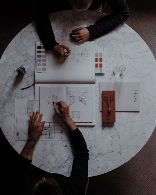 Cuisine moderne avec îlot en marbre